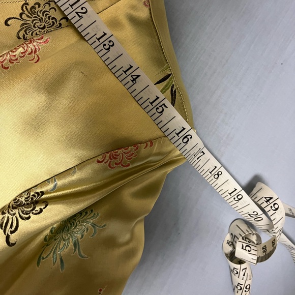 Elegant Gold Robe - Picture 12 of 16